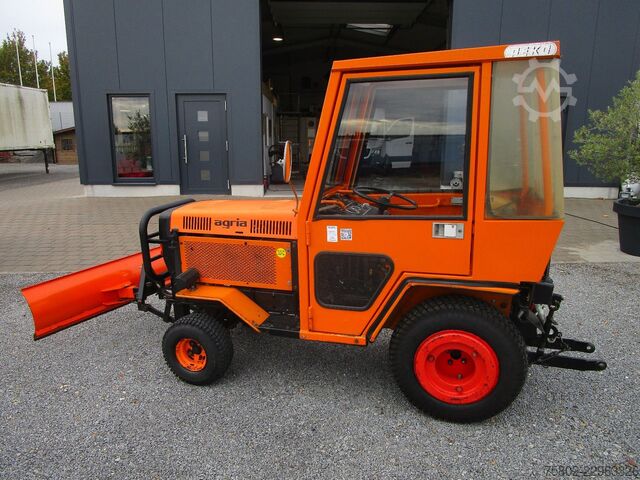 Traktor Agria 5900 mit Schneepflug+Kabine*
