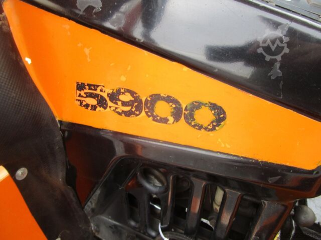 Traktor Agria 5900 mit Schneepflug+Kabine*