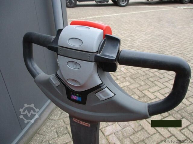 Pallet truck BT LWE180