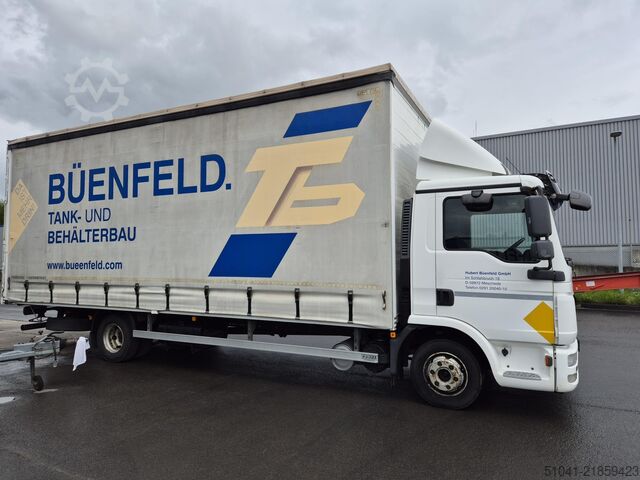 Curtain sider van MAN 8.220 TGL