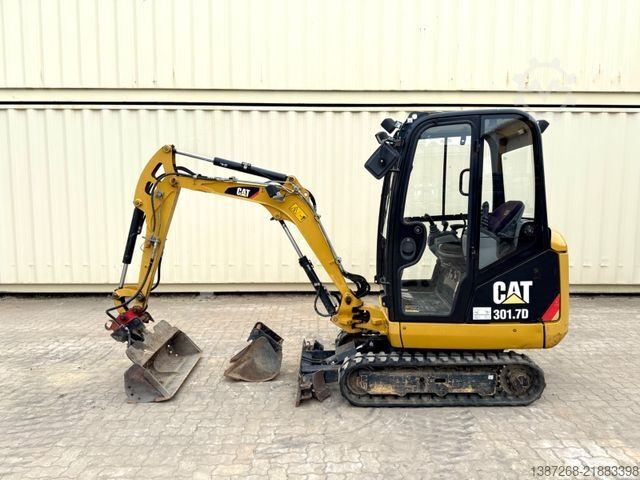 Mini excavator CATERPILLAR 301.7D / 2017 BJ / 1.597 H / 2 x Löffel / MS01