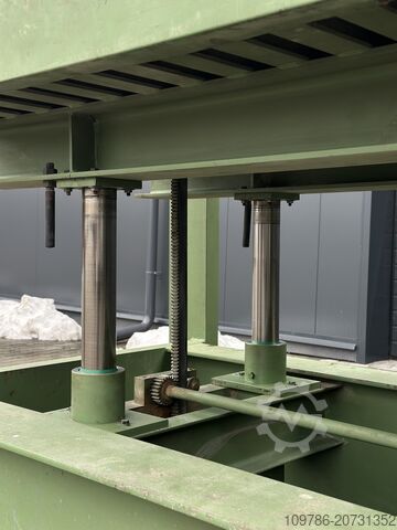 Fachpress SIMI 300x130 cm SIMI