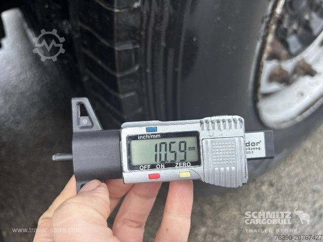 Auflieger mit Pritsche & Plane Schmitz Cargobull Semitrailer Curtainsider Mega