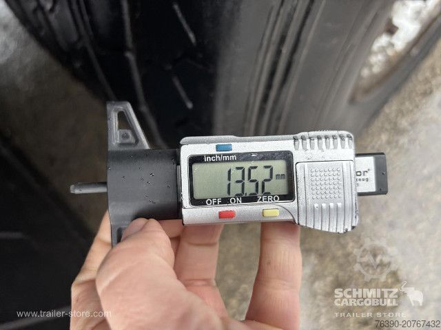 Auflieger mit Pritsche & Plane Schmitz Cargobull Semitrailer Curtainsider Mega