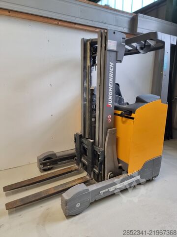 Reach truck Jungheinrich mit lediglich 320Stunden ETV 216