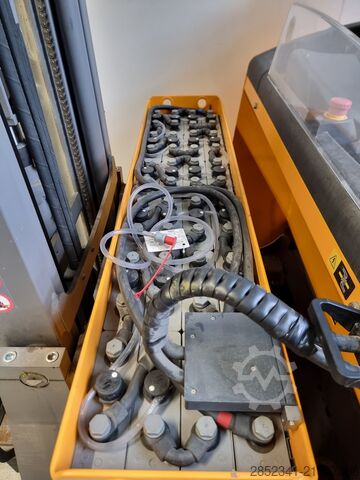 Reach truck Jungheinrich mit lediglich 320Stunden ETV 216