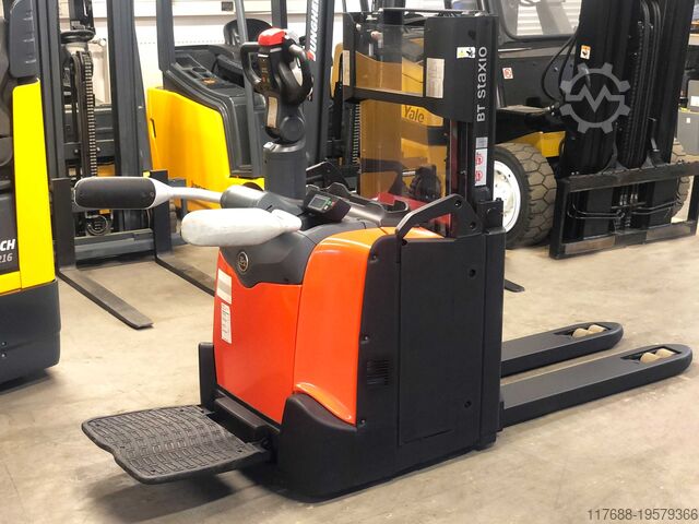 Hochhubwagen-Mitfahrer Toyota SPE 120L - Service Neu -nur 2.735 Std.