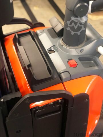 Hochhubwagen-Mitfahrer Toyota SPE 120L - Service Neu -nur 2.735 Std.