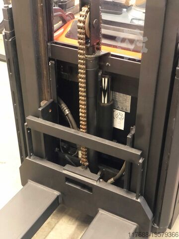 Hochhubwagen-Mitfahrer Toyota SPE 120L - Service Neu -nur 2.735 Std.