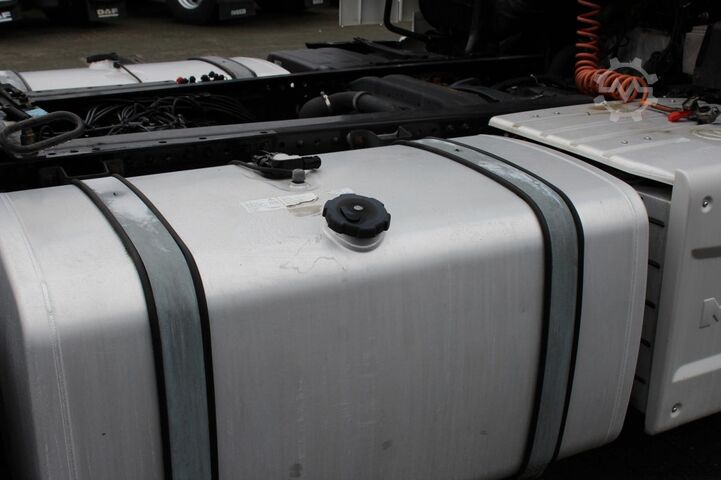 Standard tractor unit MAN TGX 18.460 E6 XXL  Retarder Kühlbox Navi 2Tanks