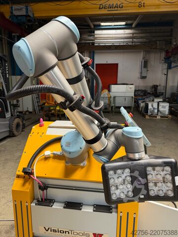 Robots Universal Robots UR10 Cobot