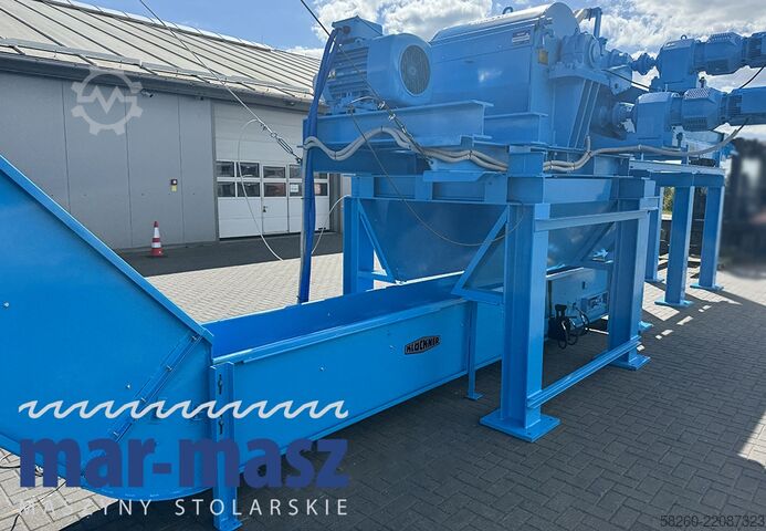 Holzhacker Schredder KLOCKNER 900×180 HS 4 WT z przenośnikiem łańcuchowym typu redler