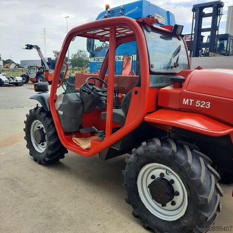 Telescopic loader Manitou MT 523