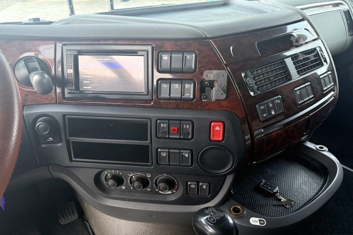 Standard tractor unit DAF XF 510 4x2H Retarder / Swiss-Vehicle