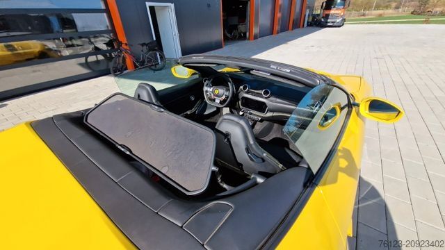 Van FERRARI Portofino