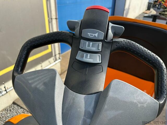 VS-22314 Electric triplex ride-on stacker Still EXVSF14, lift height 5,316 mm STILL EXVSF14