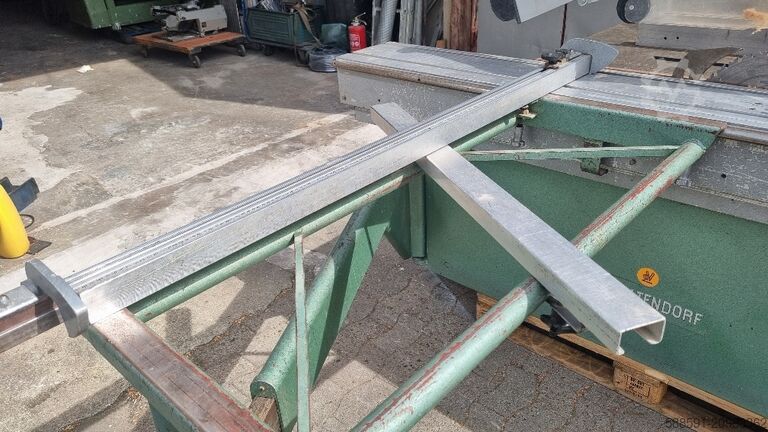 Sliding table saw Altendorf F90