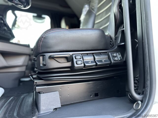 Standard tractor unit SCANIA 590S V8