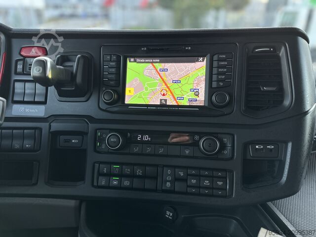 Standard tractor unit SCANIA 590S V8