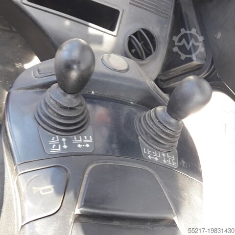4-wheel forklift Linde E25H - 01/600