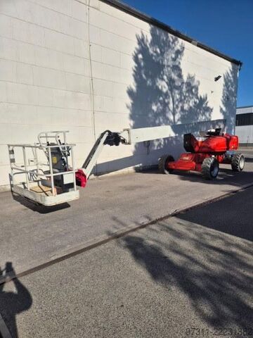 Articulated boom lift JLG M600JP