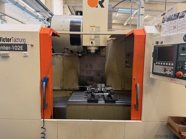 Vertical machining center Victor Vcenter-102E