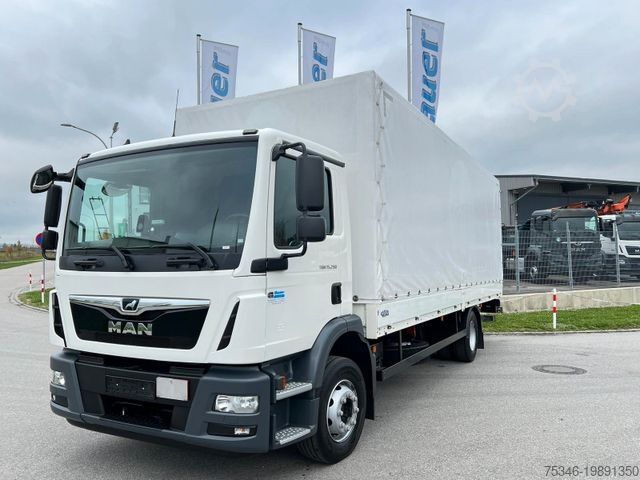Flatbed truck with tarp MAN TGM 15.290 /BL/Pritsche 7,25m/LBW/AHK/Nur 26 tkm