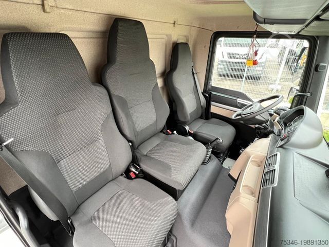 Flatbed truck with tarp MAN TGM 15.290 /BL/Pritsche 7,25m/LBW/AHK/Nur 26 tkm