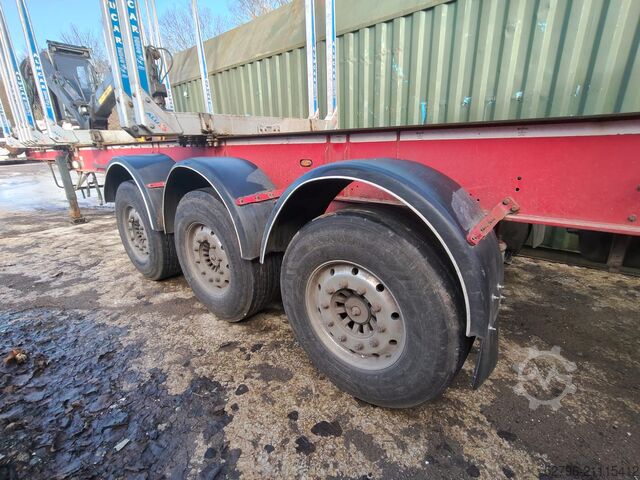 Dreiachsiger Holzanhänger mit Kesla-Kran Robinson Kesla 2110T