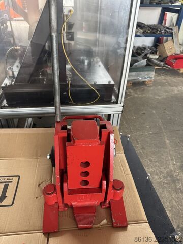 Assembling machine GKS V 15 Hydraulischer Maschinenheber GKS V 15