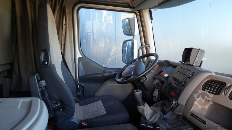 Koffer Renault MIDLUM 280-16L closed box truck