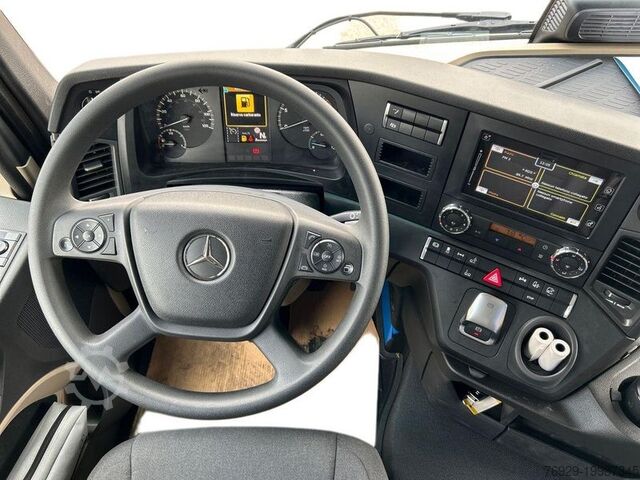 Box truck Mercedes-Benz ACTROS