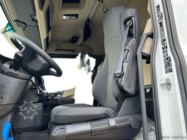 Box truck Mercedes-Benz ACTROS