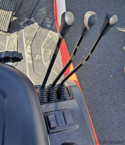 Electric 3-wheel forklift EP TCL101