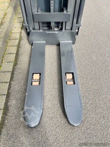 Pedestrian Stacker Noblelift PS 16L TX 5300 FFL