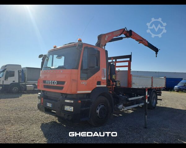 Standard SZM IVECO AD190D42 - CASSONE RIB. TRILATERALE CON GRU DIETRO CABINA
