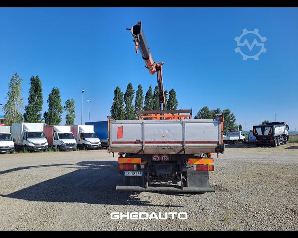 Standard SZM IVECO AD190D42 - CASSONE RIB. TRILATERALE CON GRU DIETRO CABINA