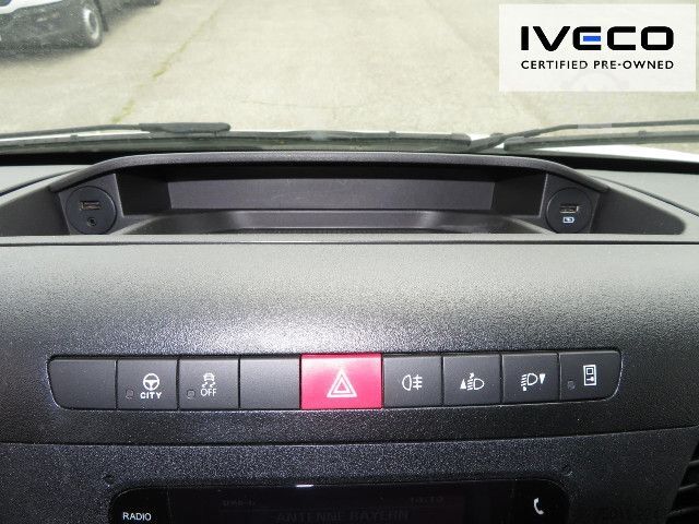 Transporter mit Koffer IVECO Daily 70C18HA8/P Koffer/LBW Klima, NL 3228kg