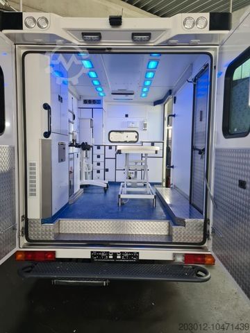 Fire truck MERCEDES-BENZ RTW / Tierrettung / Tierarzt / OP