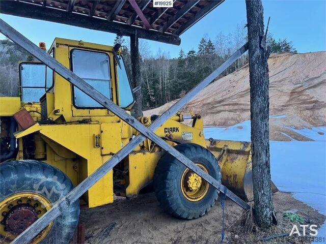 Wheel loader Clark 75B Wheel Loader w/ Bucket.