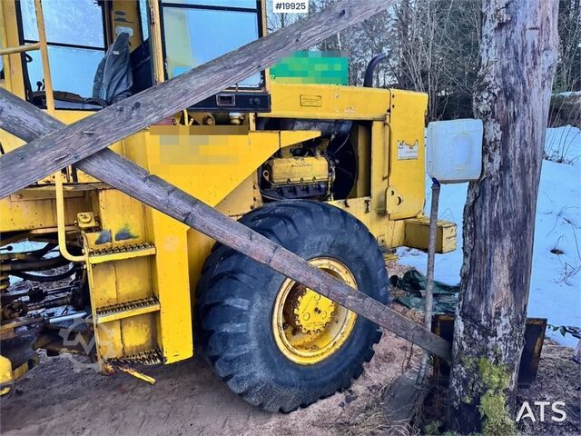 Wheel loader Clark 75B Wheel Loader w/ Bucket.
