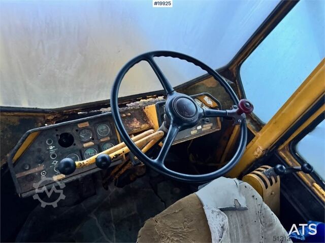 Wheel loader Clark 75B Wheel Loader w/ Bucket.