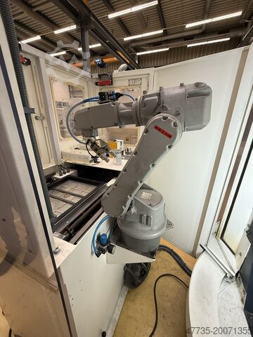 CNC 5-Achs-Bearbeitungszentrum mit Roboter DECKEL MAHO HSC 20 linear SAUER
