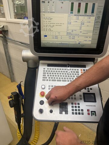 CNC 5-Achs-Bearbeitungszentrum mit Roboter DECKEL MAHO HSC 20 linear SAUER