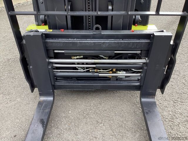 Electric 3-wheel forklift Clark STE16