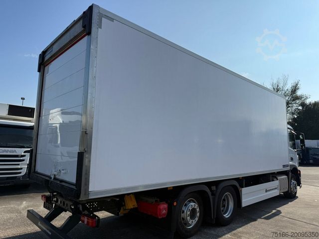 LKW mit Kofferaufbau MERCEDES-BENZ ANTOS 2527 L ISOLIER-Koffer LAMBERET 8,25 m