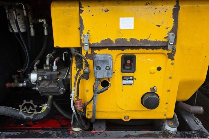 Scissor lift Holland Lift Combistar B-195DL25-4WD/P/N Diesel, 4x4 Drive, 21.