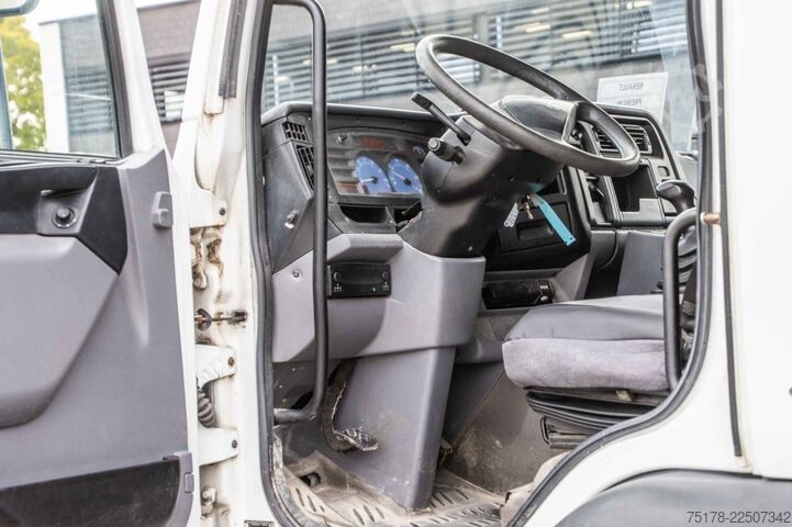 Fahrgestell mit Fahrerhaus RENAULT PREMIUM 320