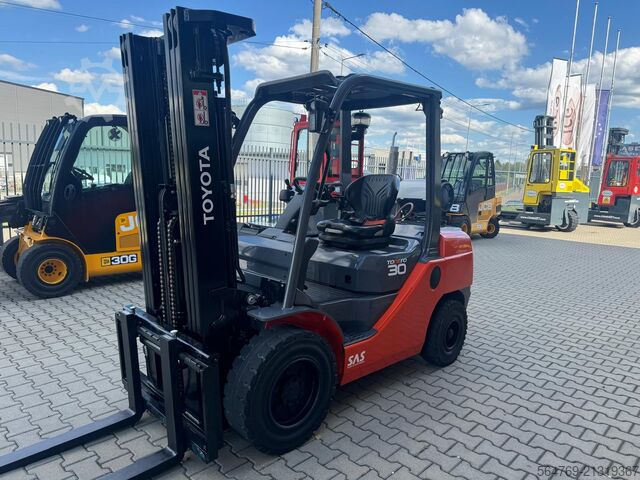 Forklift Toyota 06-8FGF30 / Triplex / 2021 year