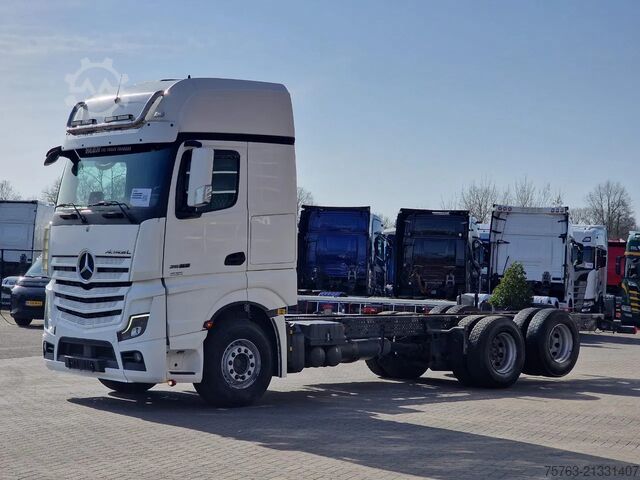 Fahrgestell mit Fahrerhaus Mercedes-Benz Actros 2663 Gigaspace 6x2 - Retarder - 4.90 WB ...